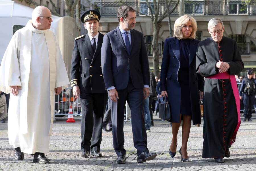 Le ministre de l'Intérieur et la première dame sont accueillis par le clergé parisien