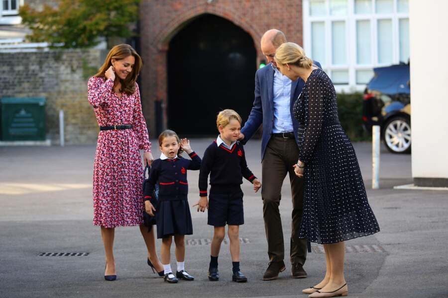 Kate Middleton ravissante pour présenter ses enfants à la maitresse de la princesse Charlotte