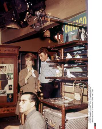 Johnny Hallyday et Catherine Deneuve, sur le tournage du film Les Parisiennes, en 1961.