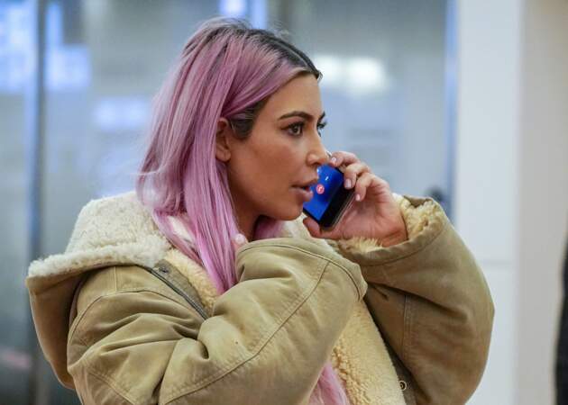 Kim Kardashian a demandé à ses abonnés sur Twitter ce qu'ils pensaient de sa nouvelle couleur de cheveux