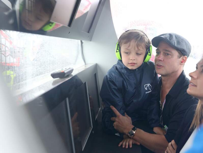 Knox, avec son père, sur le circuit anglais de Silverstone, en août 2015. Père et fils sont fans de cylindrées.