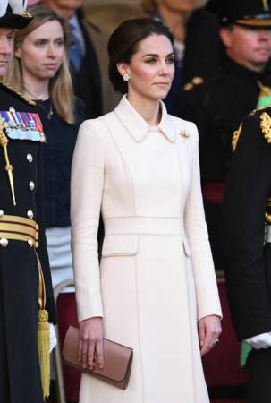 Pour la Beating retreat, Kate Middleton a opté pour un nouveau style de chignon plus bas que d'habitude