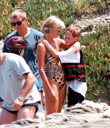 Lady Diana en vacances à Saint-Tropez avec son fils le prince Harry, en 1997