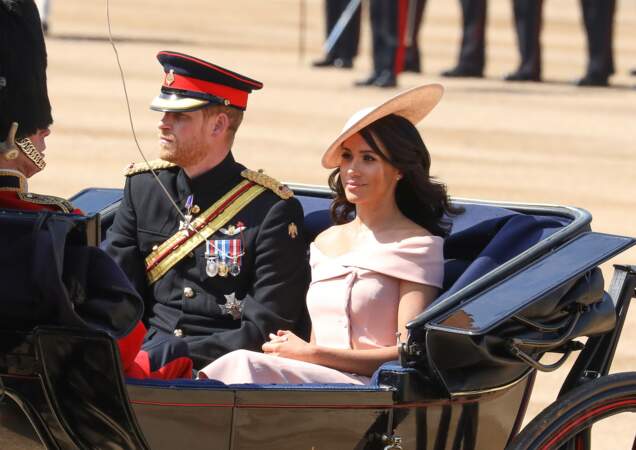 Le prince Harry et Meghan Markle, en robe Carolina Herrera, pour Trooping the Colour le 9 juin 2018