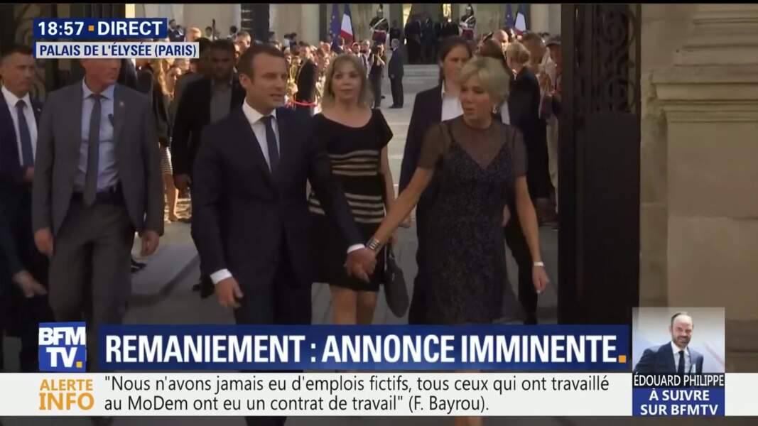 Emmanuel Macron ne quitte pas son épouse Brigitte