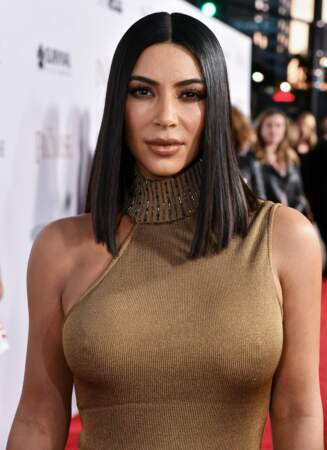 Nouveau carré lisse et noir de jais pour Kim Kardashian