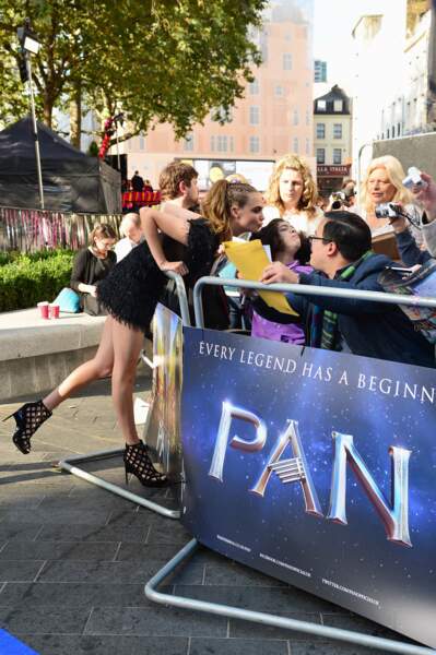 Cara Delevingne et sa robe ultra courte à la première de "Pan" à Londres en 2015