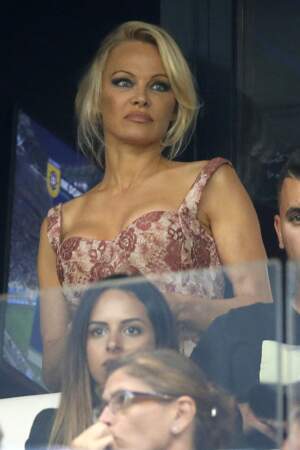 Pamela Anderson a été aperçue au Vélodrome de Marseille jeudi soir.