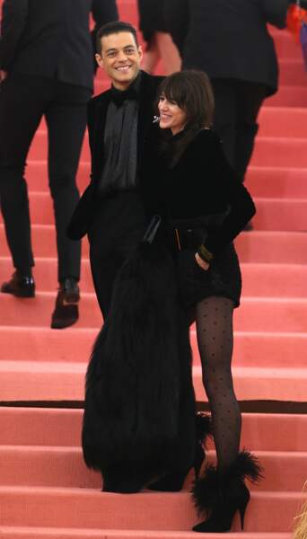 La tenue de Charlotte Gainsbourg était signée Yves Saint Laurent, une marque qu'elle a l'habitude de porter