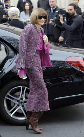 Anna Wintour, la papesse de la mode, toute de Chanel vêtue pour le défilé orchestré par Karl Lagerfeld