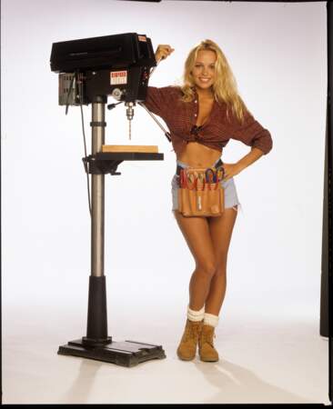 Pamela Anderson débute à la télévision dans la sitcom "Home Improvement" (Papa Bricole) en 1992