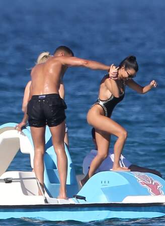 Kourtney Kardashian et Younes Bendjima ont été aperçus au large de Saint-Tropez
