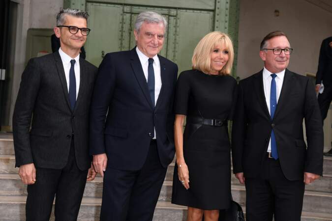 Brigitte Macron avec Bruno Pavlovsky (boss de Chanel) pour l'hommage à Karl Lagerfeld, à Paris, le 20 juin 2019.
