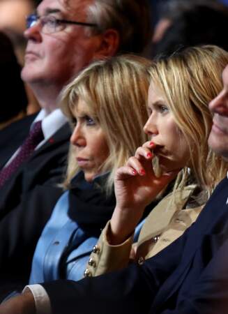 Brigitte Macron et sa fille Tiphaine Auzière très concentrées pendant le discours du Président de "En marche"