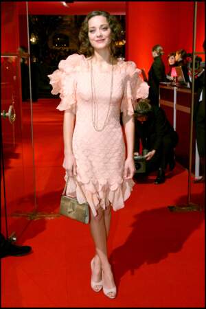 Marion Cotillard opte pour le charme rétro de cette robe Jean-Paul Gaultier lors des César en 2008