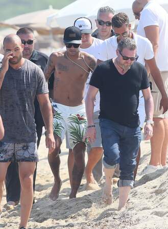 Neymar sur la plage avec ses amis à Saint-Tropez