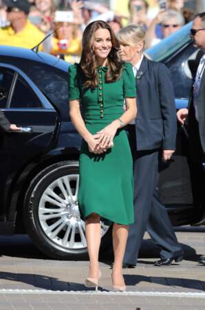 Kate Middleton le 27 septembre 2016 au Canada dans l'une des ses robes verte à boutons dont elle a le secret