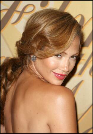 2006 : Jennifer Lopez a 37 ans et cultive la peau caramel et la tresse