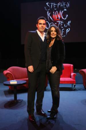 Maxime Chattam et sa femme Faustine Bollaert, un couple qui adore le noir à Paris, le 16 novembre 2013 