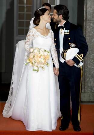 La princesse Sofia avait choisi des roses saumons, oranges, et blanches, pour son bouquet de mariée