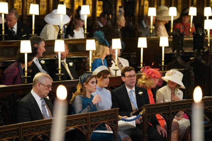 Le prince Andrew, Eugenie et Beatrice d'York à l'intérieur de la chapelle St George, le 19 mai 2018