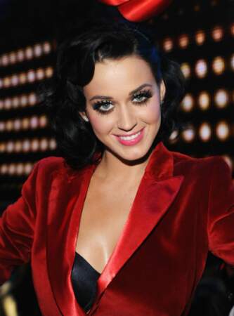 Si on aime les faux-cils, on n'abuse pas non plus sur la longueur comme Katy Perry
