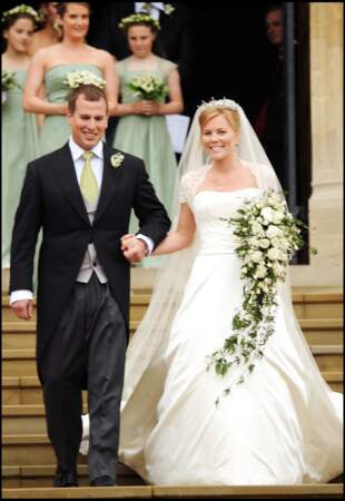 Peter Phillips (petit-fils d'Elizabeth II) et Autumn Kelly (en robe Sassi Holford) s'unissent à Windsor en 2008