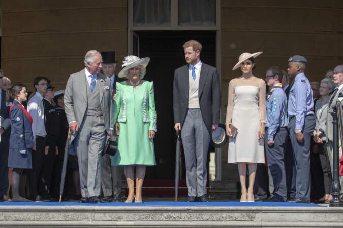 Charles, Camilla, Harry et Meghan lors de la garden party à Buckingham, le 22 mai 2018