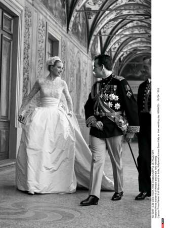 Grace de Monaco et prince Rainier, amoureux, le jour de la célébration religieuse