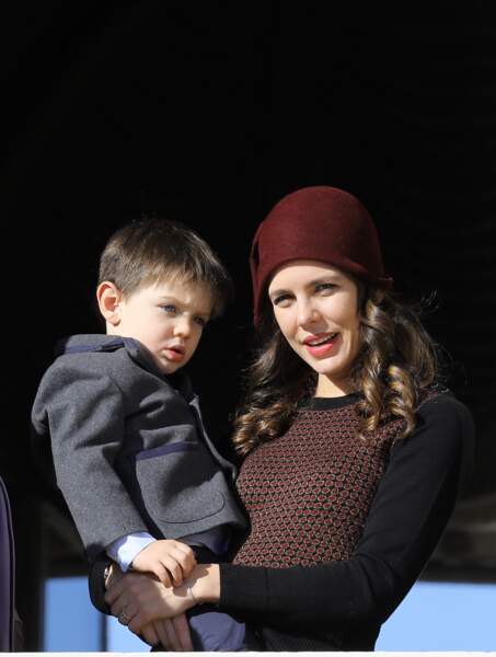 Charlotte Casiraghi et son fils Raphaël Elmaleh lors de la fête nationale monégasque le 19 novembre 2017