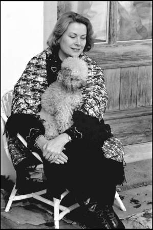 Passion pour les chiens qu'elle partage avec sa grand-mère, Grace Kelly