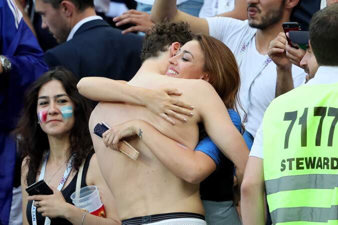  Rachel Legrain-Trapani et Benjamin Pavard célèbrent la victoire des Bleus 