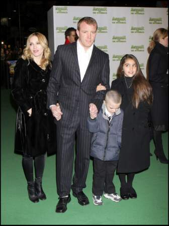 Madonna, Guy Ritchie, Lourdes et Rocco à la première du film "Arthur et les Minimoys" à Londres en 2007