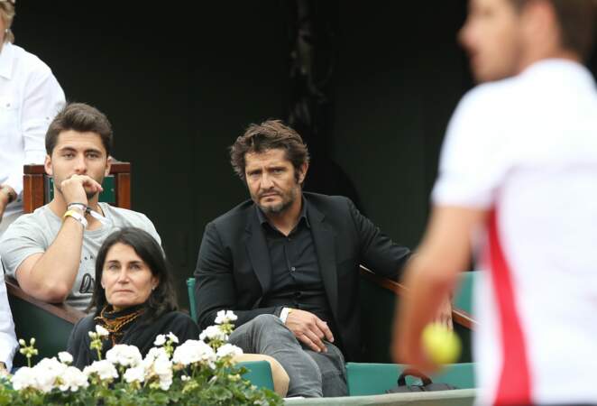 Bixente Lizarazu et son fils Tximista assistent au tournoi de Roland Garros, le 2 juin 2017 à Paris