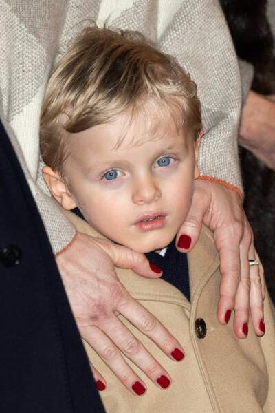 Le prince Jacques très élégant en manteau Gucci lors de la cérémonie de Sainte-Dévote le 26 janvier à Monaco.
