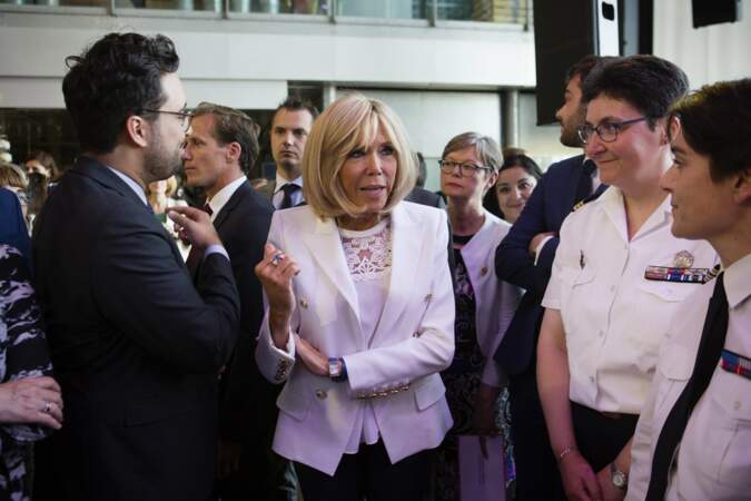 Brigitte Macron associe du blanc et du blanc pour le lancement de la fondation Femmes@Numérique