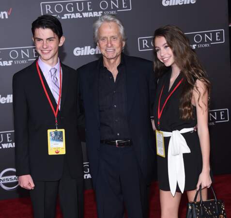 Michael Douglas avec ses enfants Dylan et Carys à la première "Rogue One: A Star Wars Story" en 2016 à Hollywood