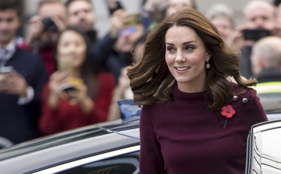Kate Middleton radieuse affiche un léger baby-bump
