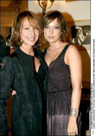 Nathalie Baye et Laura Smet, lors de la remise du prix Romy Schneider en 2004 à Paris