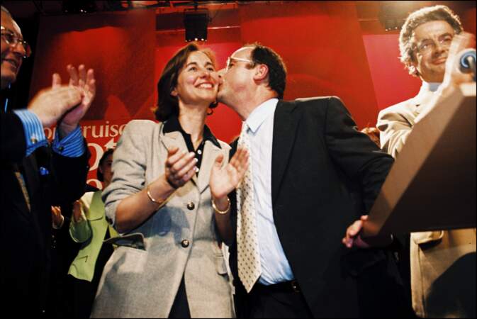 Ségolène Royal et François Hollande lors de la campagne pour les élections européennes à Paris, le 17 mai 1999