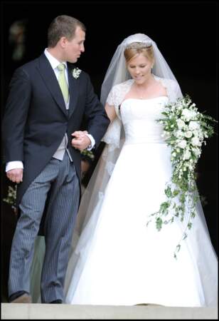 Peter Phillips (petit-fils d'Elizabeth II) et Autumn Kelly (en robe Sassi Holford) s'unissent à Windsor en 2008