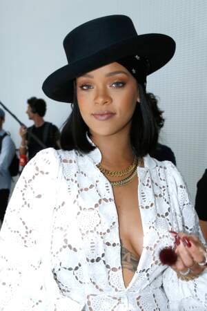 Cette année, Rihanna est encore à la recherche de sa coupe de cheveux idéale et tente encore le court