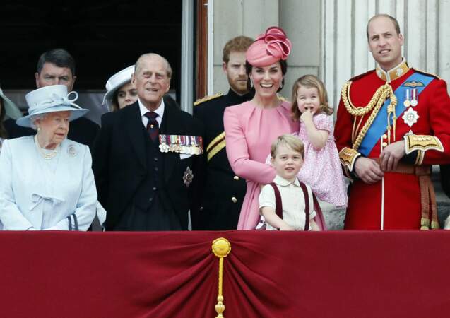 17 juin 2017 : prince George avec ses bretelles rouges pour la cérémonie du Salut aux couleurs