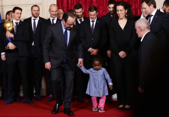 François Hollande et la fille d'un des Experts.
