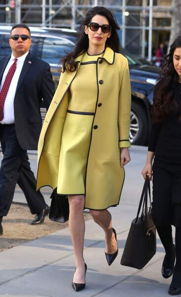 Elle portait ensemble jaune très sixties dans la pure veine de Jackie Kennedy pour se rendre à l'ONU à New York