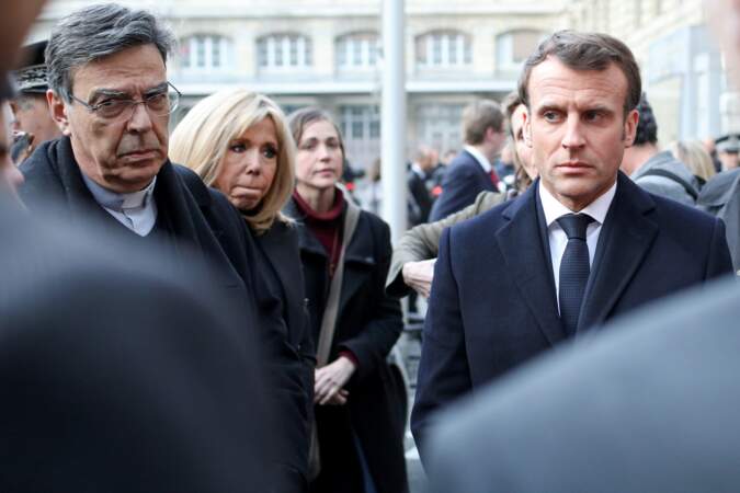 Emmanuel et Brigitte Macron lors de leur arrivée à Notre-Dame de Paris ce lundi 15 avril