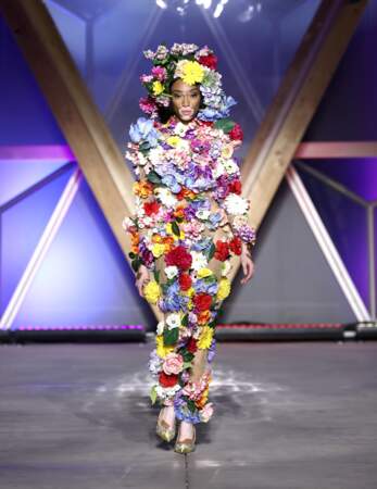 Winnie Harlowla plus jolie fleur du défilé fashion for relief