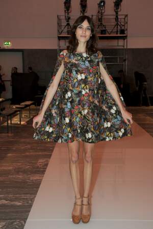 La robe cape version imprimé floral pour Alexanda Chung, à l'occasion de la Fashion Week de Milan en 2014