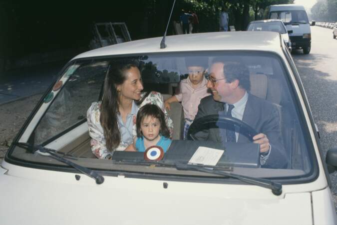 Ségolène Royal et François Hollande en famille avec leur fils Thomas et leur fille Clémence, le 17 Juin 1988