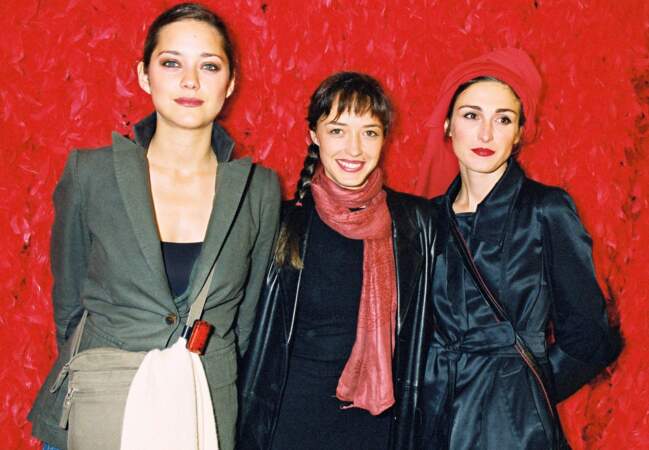 Marion Cotillard, Hélène de Fougerolles et Julie Gayet en 2003